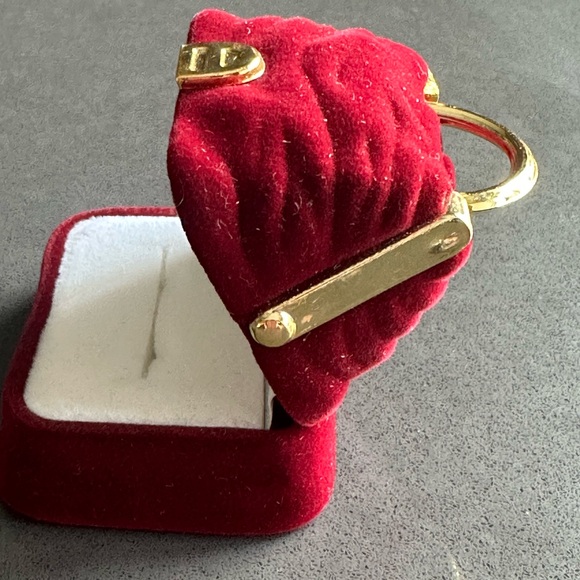 Adorable Red Velvet “Purse” Ring Box - Picture 6 of 8